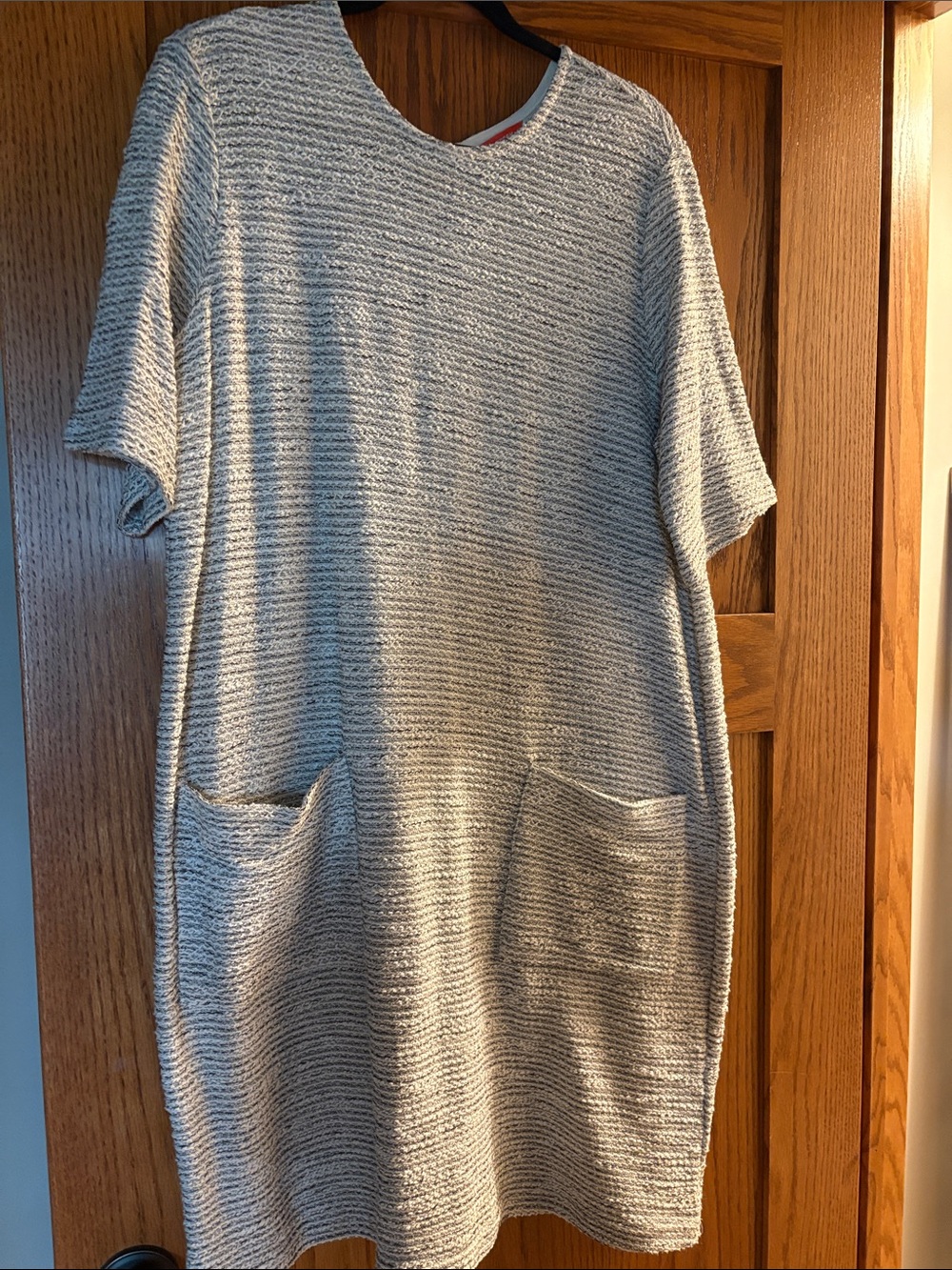 Casual Textured Short-Sleeve Pocket Dress in Light Gray